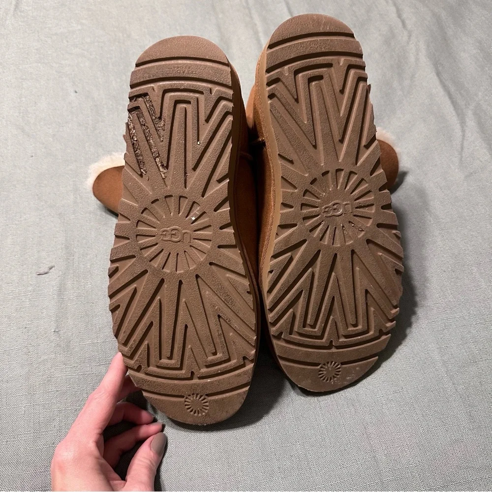 Ugg Daelynn Chestnut Leather Bailey Bow Short Boots - Picture 2 of 9